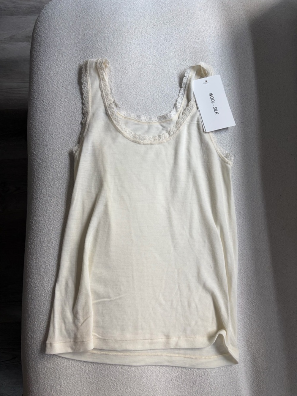 Light yellow St. George Lace Tank BNWT